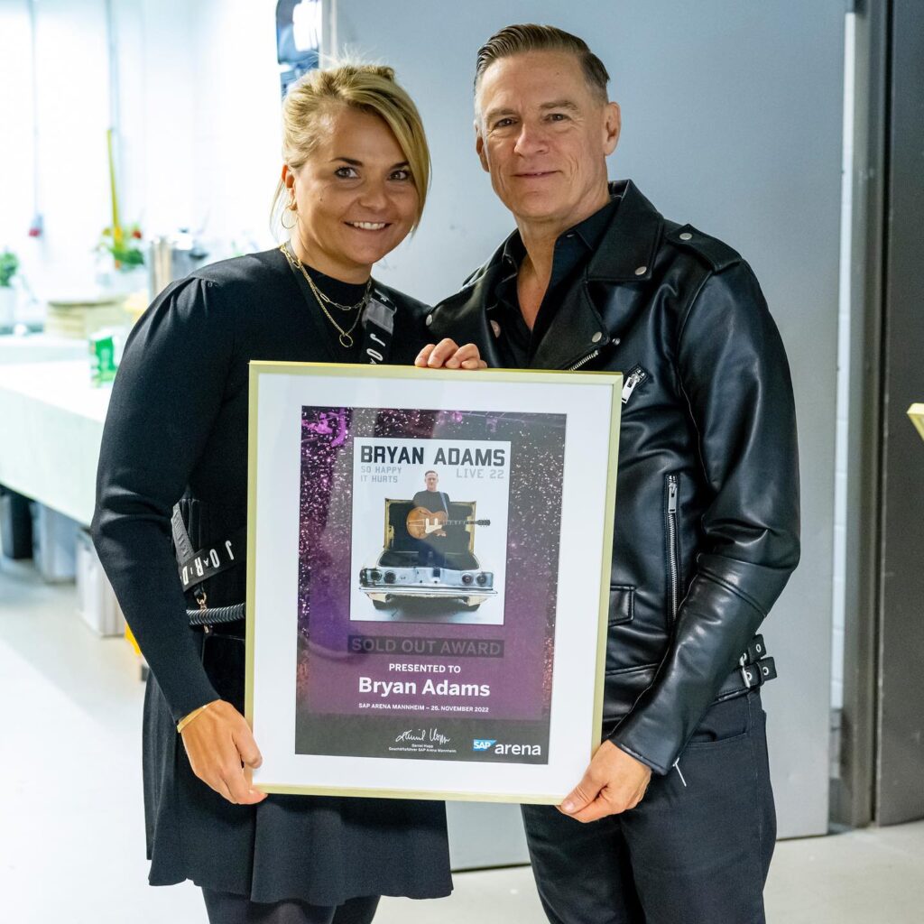 BRYAN RECEIVES SOLD OUT AWARD IN MANNHEIM